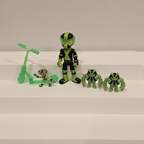 Ben 10 Action Figure Set Ben 10, Slapback  and Grey Matter - Picture 1 of 6